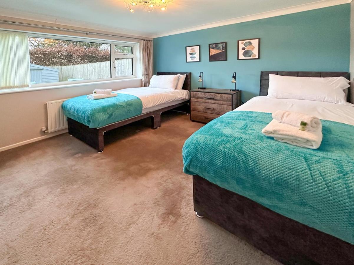 Blunsdon Lodge - Spacious Bungalow, High Speed Wi-Fi, Free Private Parking, Garden Swindon Exterior foto