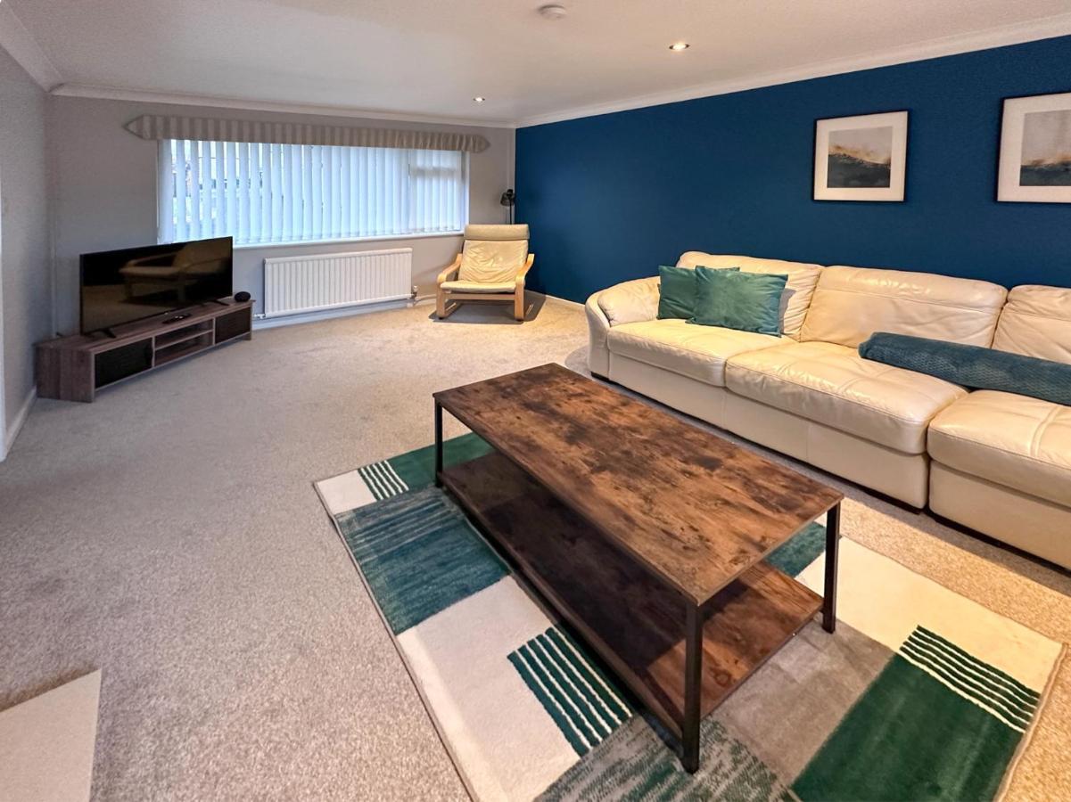 Blunsdon Lodge - Spacious Bungalow, High Speed Wi-Fi, Free Private Parking, Garden Swindon Exterior foto